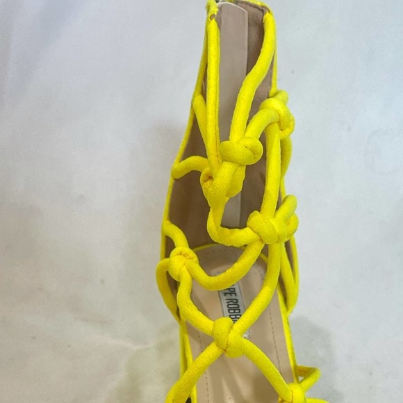 NEW CAPE ROBBIN YELLOW STRAPPY BLOCK HEEL - Picture 7 of 7